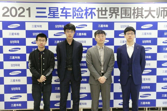 报道称，泽林斯基现在越来越接近离开那不勒斯，目前德劳伦蒂斯还没有就续约问题与泽林斯基达成协议，泽林斯基的要价与那不勒斯的报价之间分歧较大，考虑到泽林斯基合同明年6月就将到期，因此那不勒斯现在很难留住泽林斯基。